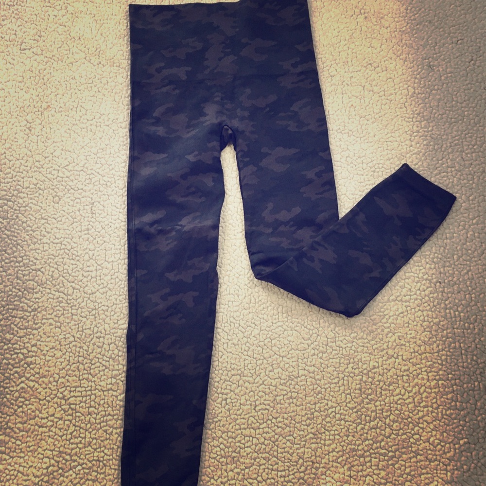 SPANX dark blue camouflage XL leggings, NWT